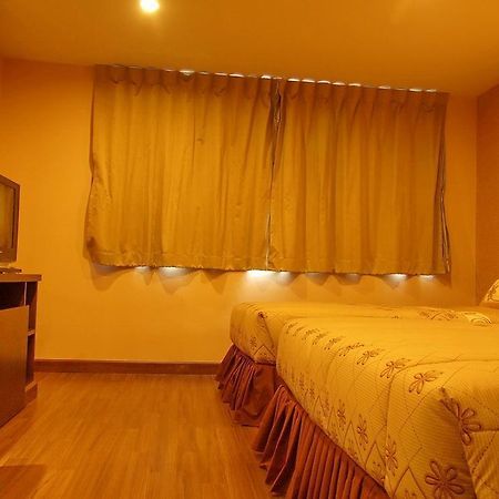 499 Hotel Ratchadapisek Bangkok Dış mekan fotoğraf