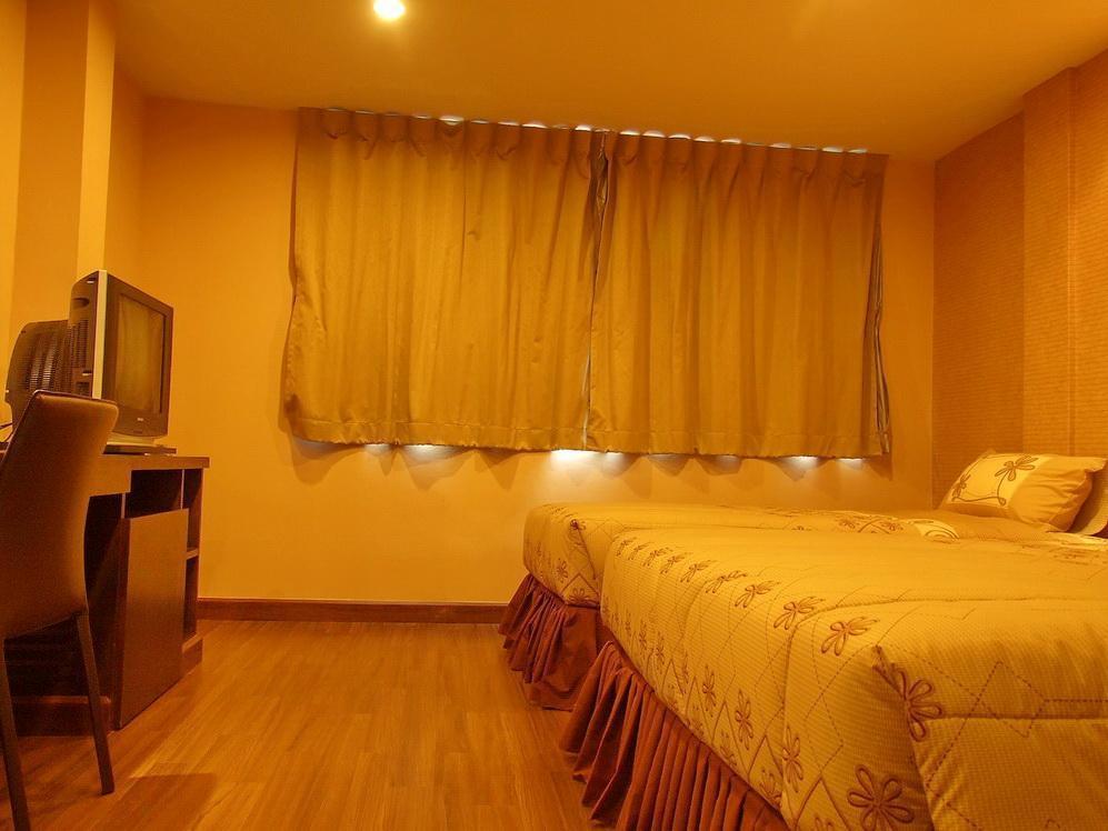 499 Hotel Ratchadapisek Bangkok Dış mekan fotoğraf
